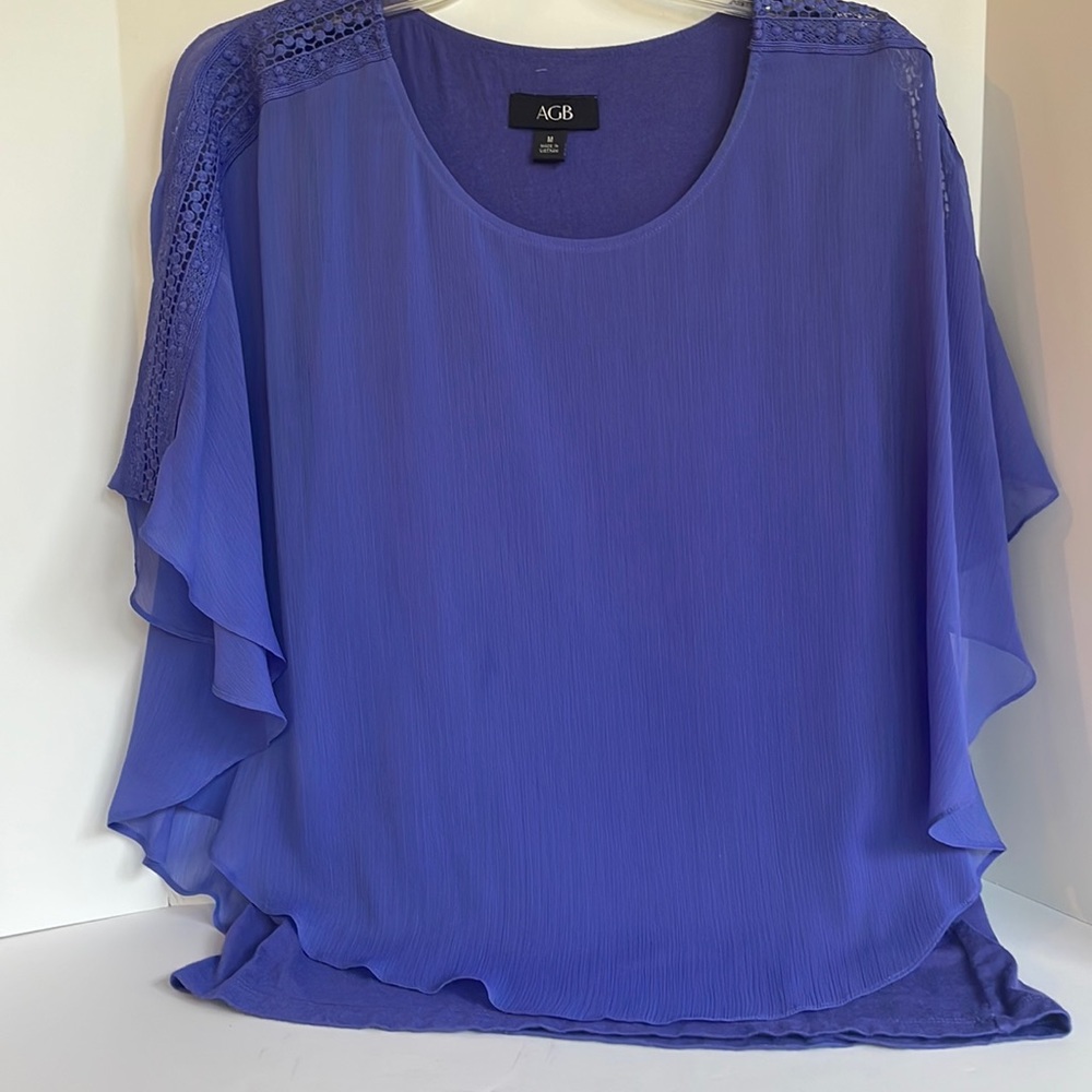 AGB scoop neck butterfly sleeve knit tank top underneath blouse size medium